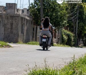 El video de la pareja que hizo «willy» con un bebé en brazos llegó a los medios nacionales y ya es investigado