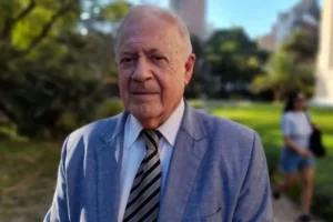 Pizzi bajó la alarma por la nueva variante del covid y advirtió por la “supergripe” y la baja vacunación