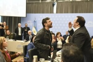 Proponen “suspender” por un mes el sueldo de legisladores que insulten en el recinto
