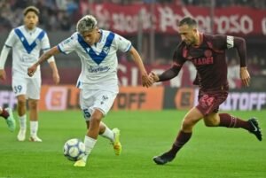 Lanús venció 2 a 0 a Vélez en La Fortaleza y estiró su buen momento